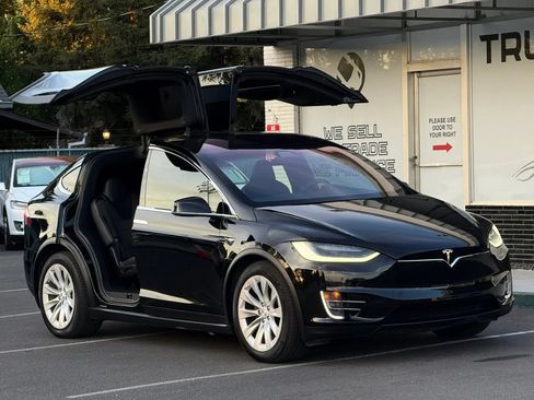Used 2018 Tesla Model X 100D AWD/4WD image 5