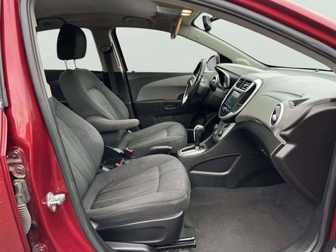 Used 2017 Chevrolet Sonic LT w/ Convenience Package image 21