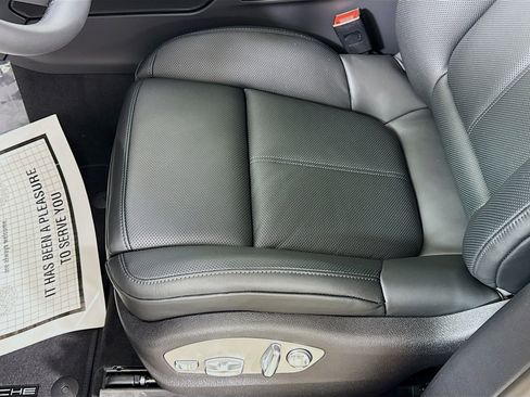 Certified 2026 Porsche Macan image 13