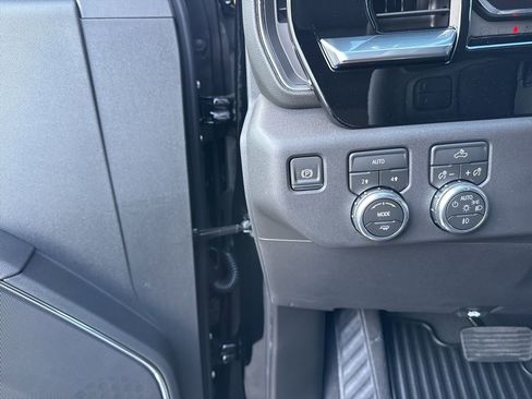 New 2026 GMC Sierra 1500 Elevation image 17