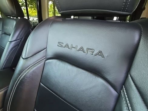 Used 2018 Jeep Wrangler Unlimited Sahara AWD/4WD image 13