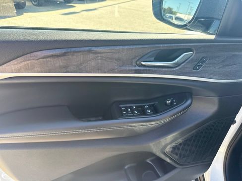 Used 2025 Jeep Grand Cherokee Limited AWD/4WD image 11