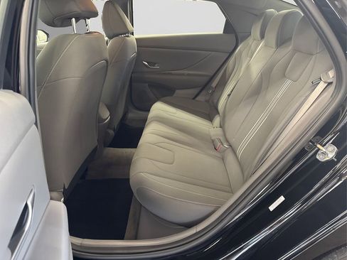 Used 2022 Hyundai Elantra SEL w/ Preferred Accessory Package image 10