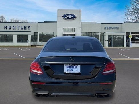 Used 2017 Mercedes-Benz E 300 4MATIC image 4