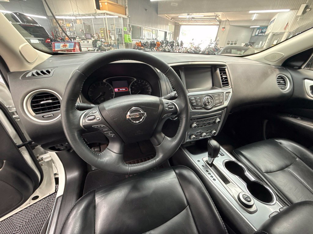 Used 2018 Nissan Pathfinder SL w/ SL Premium Package AWD/4WD image 17