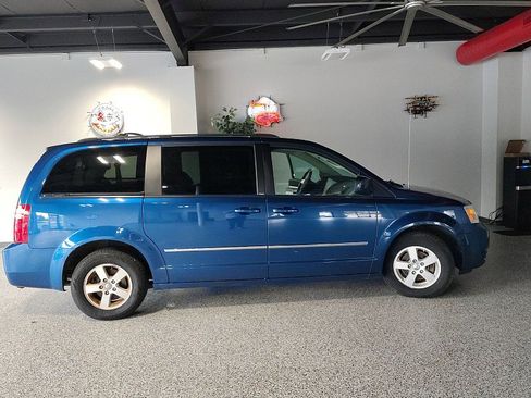 Used 2010 Dodge Grand Caravan SXT w/ Entertainment Group 2 FWD image 1