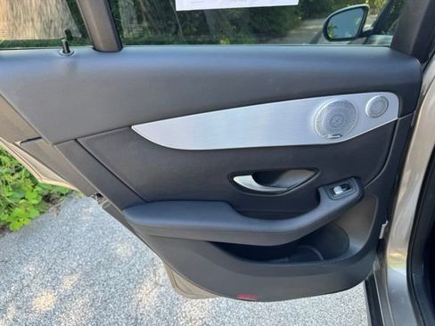 Used 2019 Mercedes-Benz GLC 300 4MATIC image 11