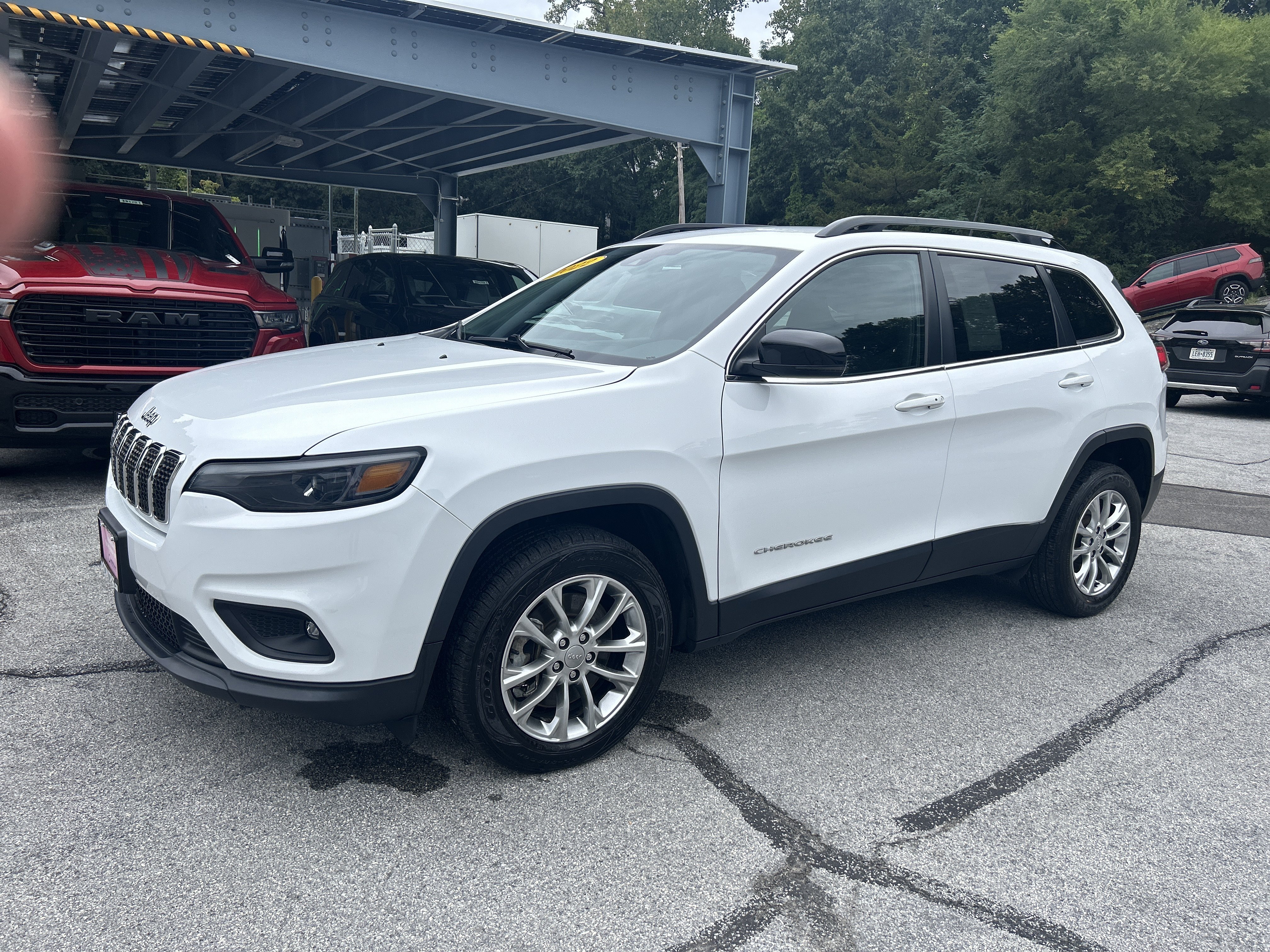 Certified 2022 Jeep Cherokee Latitude Lux FWD image 1
