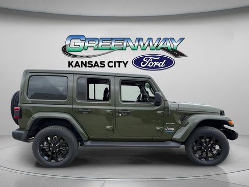 Used 2023 Jeep Wrangler Unlimited Sahara w/ Cold Weather Group AWD/4WD image 9