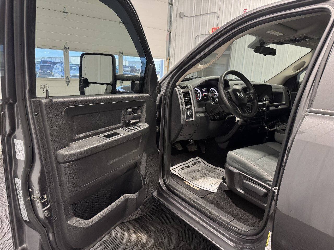 Used 2017 RAM 1500 Express AWD/4WD image 7