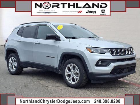 Certified 2024 Jeep Compass Latitude AWD/4WD image 1