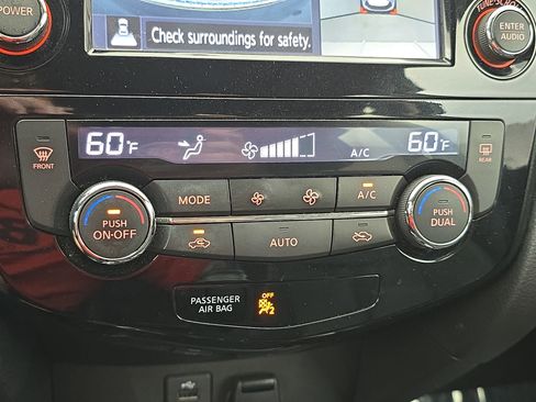 Used 2016 Nissan Rogue SL w/ SL Premium Package AWD/4WD image 24