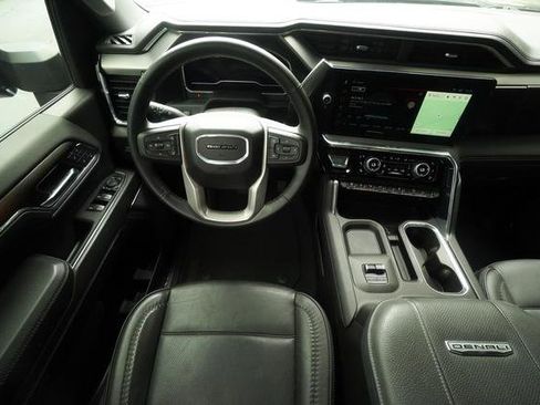 Used 2024 GMC Sierra 2500 Denali w/ Denali Reserve Package AWD/4WD image 17