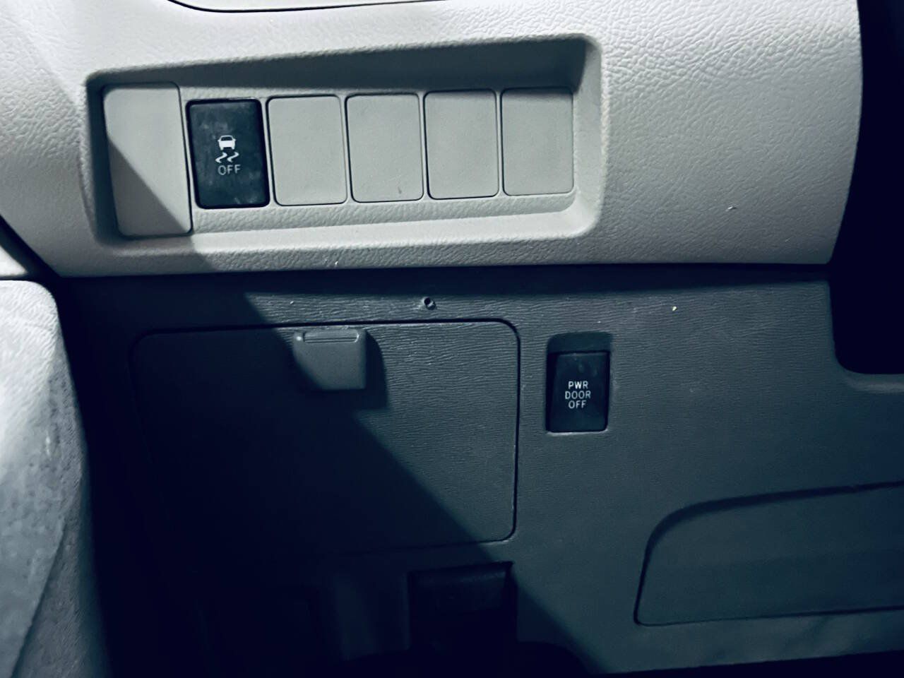 Used 2017 Toyota Sienna LE FWD image 31
