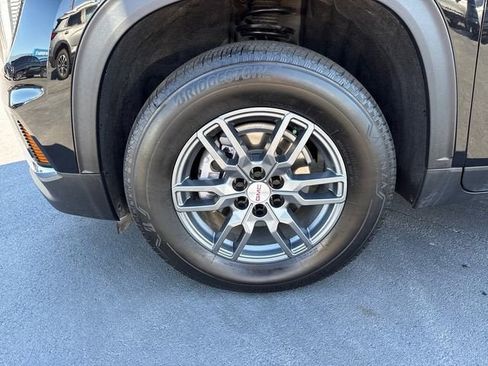 Used 2025 GMC Acadia Elevation FWD image 9