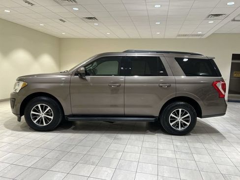 Used 2019 Ford Expedition XLT RWD image 2