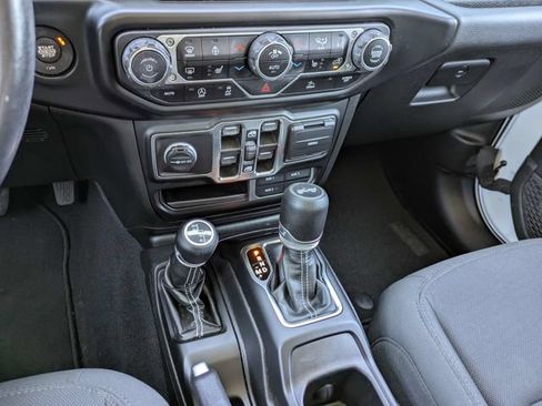 Used 2021 Jeep Wrangler Unlimited Sahara w/ Dual Top Group AWD/4WD image 19