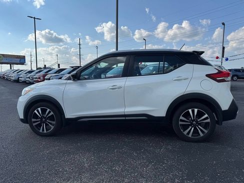 Used 2019 Nissan Kicks SR w/ SR Premium Package FWD image 9