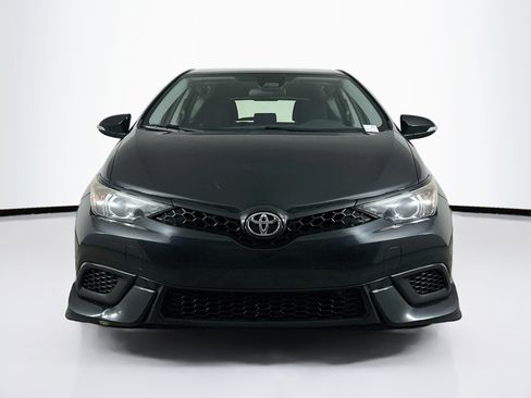 Used 2018 Toyota Corolla iM FWD image 2