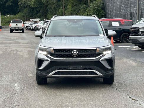 Used 2024 Volkswagen Taos SE AWD/4WD image 2