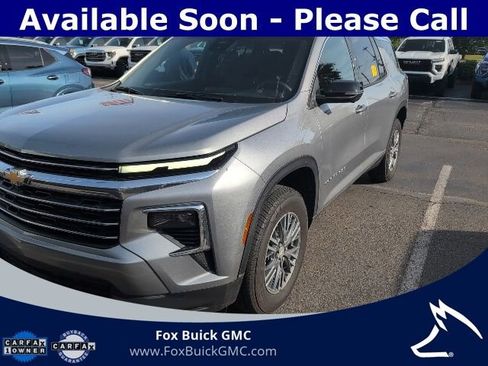 Used 2025 Chevrolet Traverse LT w/ Driver Confidence Package AWD/4WD image 1