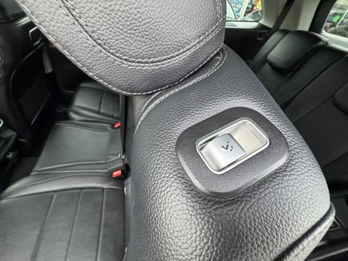 Used 2020 Mercedes-Benz GLS 450 4MATIC image 10