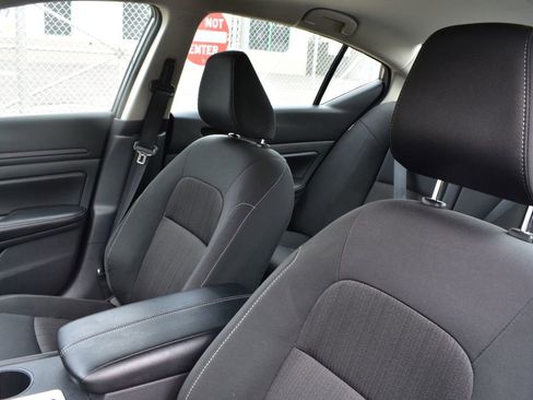 Used 2025 Nissan Altima 2.5 SV image 10