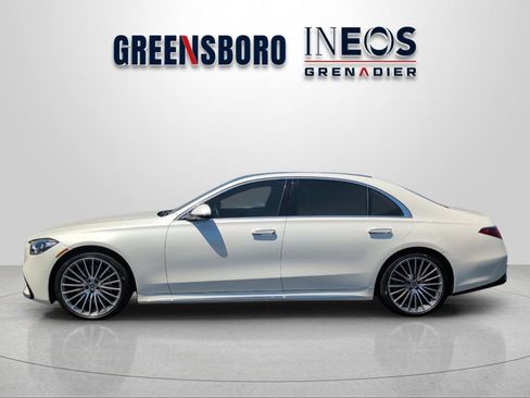 Used 2022 Mercedes-Benz S 580 4MATIC Sedan w/ AMG Line Package image 2