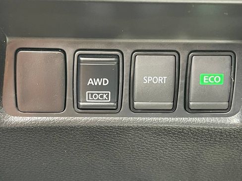 Used 2017 Nissan Rogue SV AWD/4WD image 21