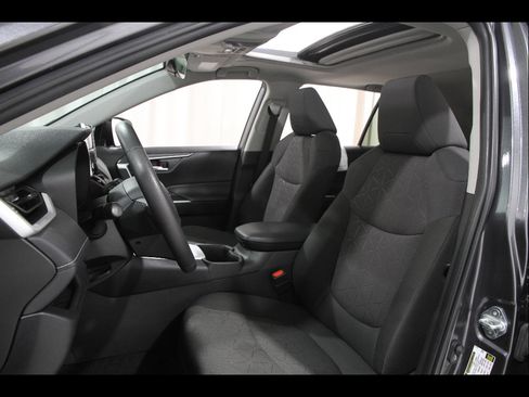 Used 2023 Toyota RAV4 XLE w/ Convenience Package image 5