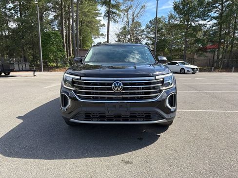 Used 2025 Volkswagen Atlas SE AWD/4WD image 3