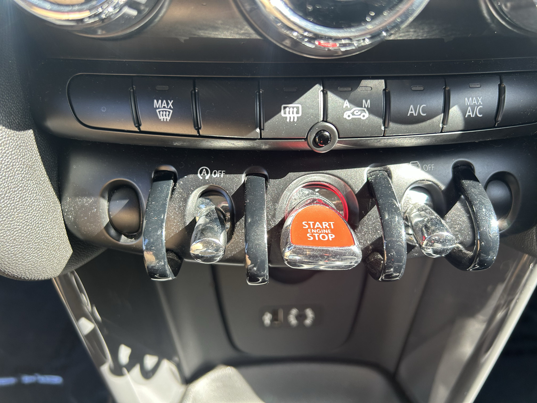Used 2015 MINI Cooper 2-Door Hardtop FWD image 12