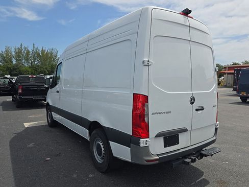 Used 2025 Mercedes-Benz Sprinter 2500 image 4