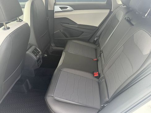 New 2026 Volkswagen Taos SE image 13