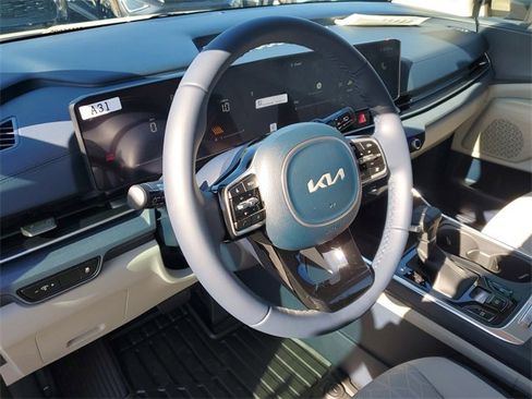 New 2026 Kia Carnival EX image 17