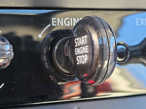 Used 2025 MINI Cooper 2-Door Hardtop image 21