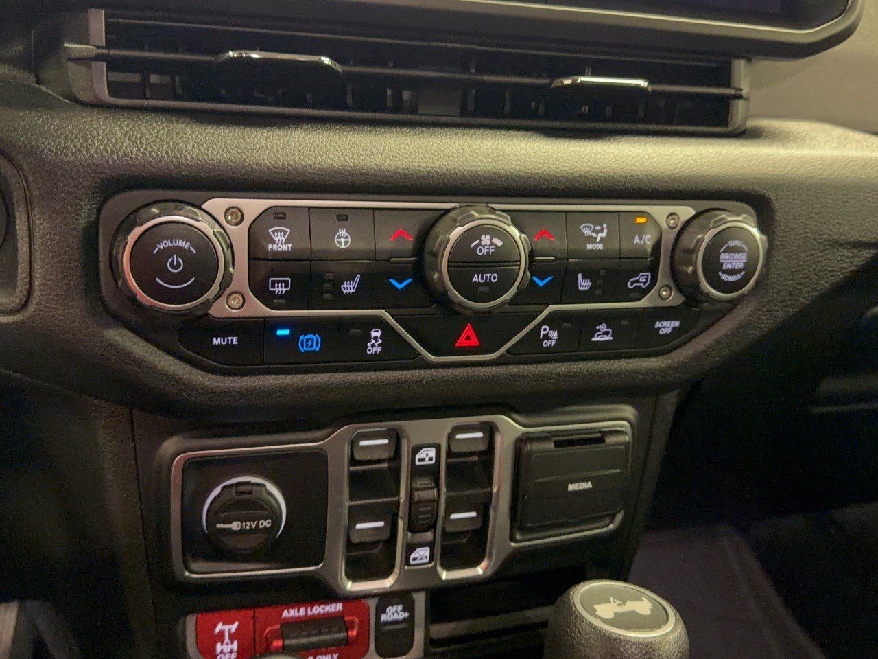 Used 2024 Jeep Wrangler Unlimited AWD/4WD image 22