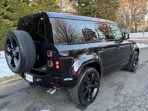 Certified 2022 Land Rover Defender 110 V8 image 6