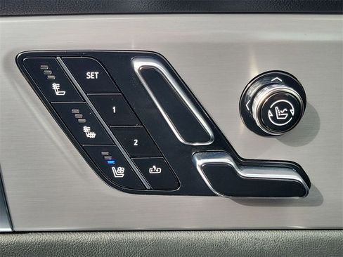 Used 2026 Cadillac Vistiq Luxury image 33