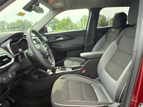 Used 2023 Chevrolet TrailBlazer LT FWD image 19