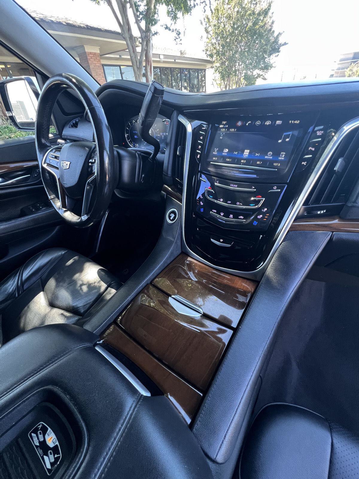 Used 2020 Cadillac Escalade 2WD image 30