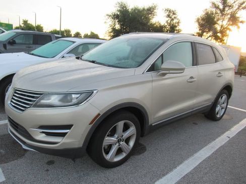Used 2017 Lincoln MKC Premiere AWD/4WD image 3