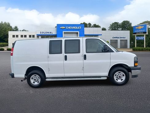 Used 2024 GMC Savana 2500 w/ Driver Convenience Package RWD image 3