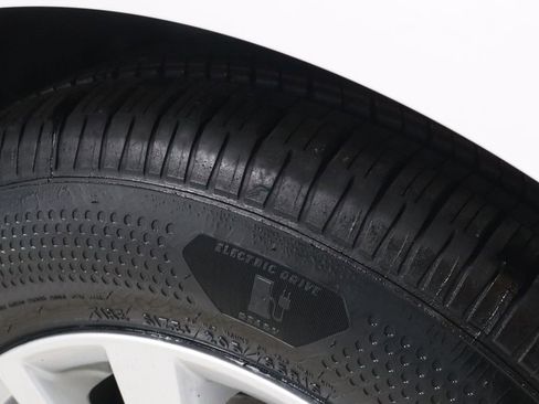 Used 2025 Toyota Camry LE image 15