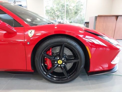Used 2021 Ferrari F8 Tributo image 10