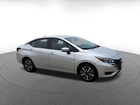 Used 2025 Nissan Versa SV FWD image 2
