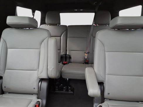 Used 2022 Chevrolet Suburban LT image 20
