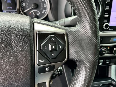 Certified 2022 Toyota Tacoma SR5 AWD/4WD image 23