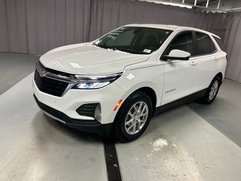Used 2024 Chevrolet Equinox LT image 3