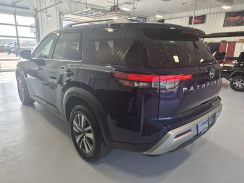 Used 2025 Nissan Pathfinder SL AWD/4WD image 5